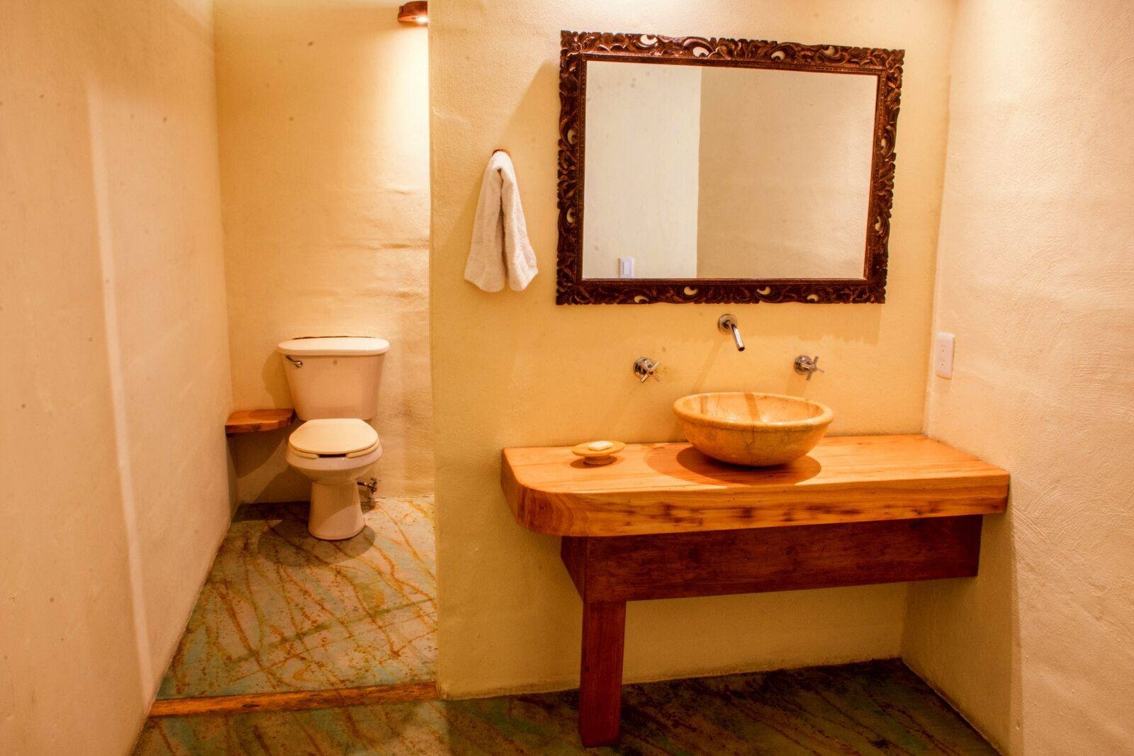 Galería Suites San Pancho: bathroom with a wooden vanity and a vessel sink